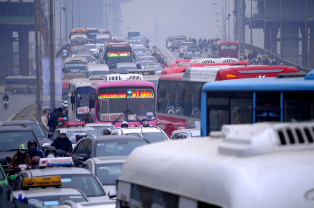 Người Hà Nội chật vật đi làm ngày đầu sau dịp nghỉ Tết Dương